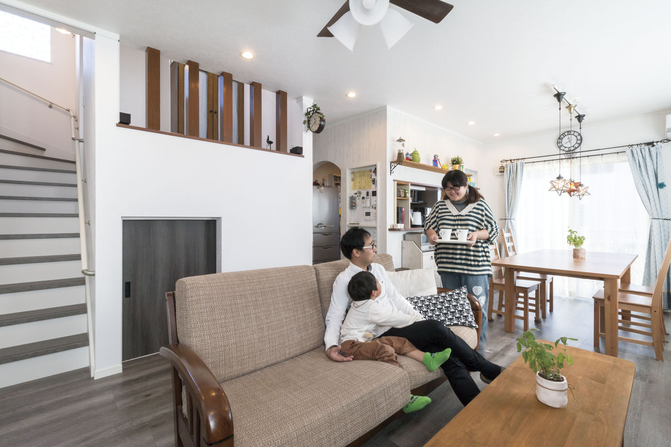 Suumo 外張り断熱で冬も暖かく暮らす 中2 階で程よく家族が繋がる家 和奏建設 わかなけんせつ の建築実例詳細 注文住宅