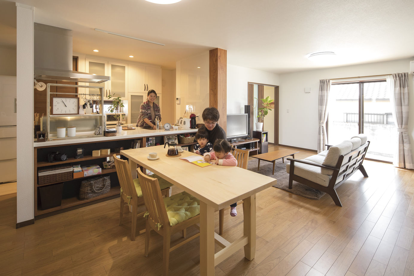 和奏建設〔わかなけんせつ〕 収納豊富＆便利な動線が嬉しい。一年中快適な外張り断熱の平屋の建築実例画像2