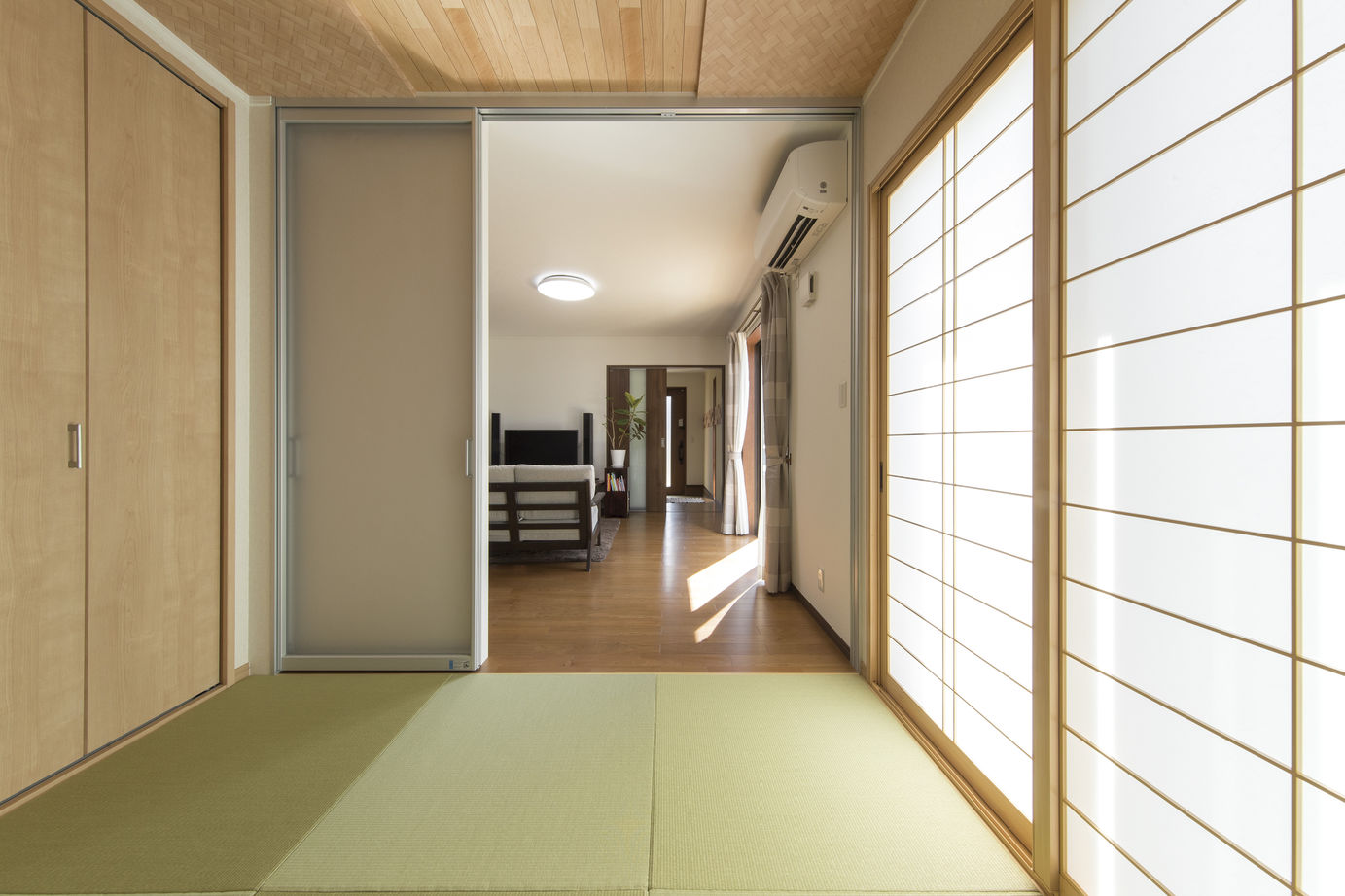 和奏建設〔わかなけんせつ〕 収納豊富＆便利な動線が嬉しい。一年中快適な外張り断熱の平屋の建築実例画像6