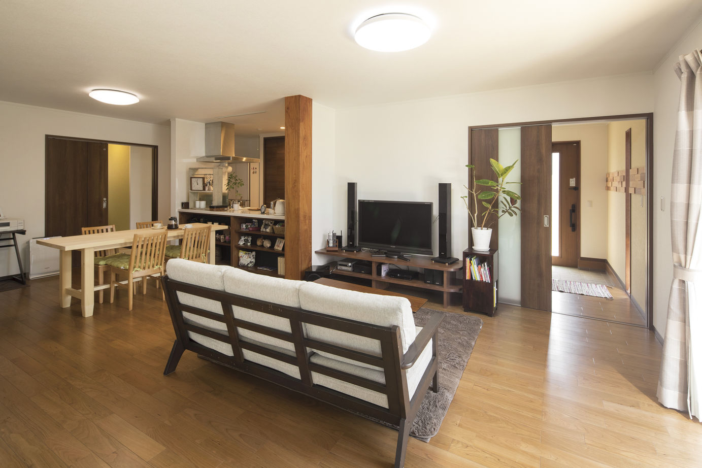 和奏建設〔わかなけんせつ〕 収納豊富＆便利な動線が嬉しい。一年中快適な外張り断熱の平屋の建築実例画像8