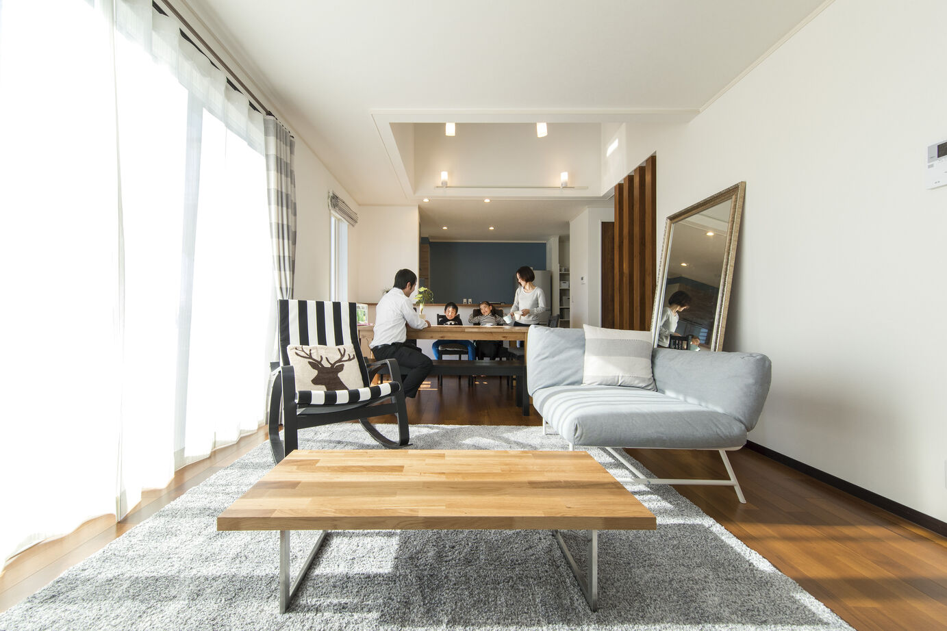 和奏建設〔わかなけんせつ〕 空間の繋がりで、家族の笑顔も、暖かさも叶えた外張り断熱の家の建築実例画像2