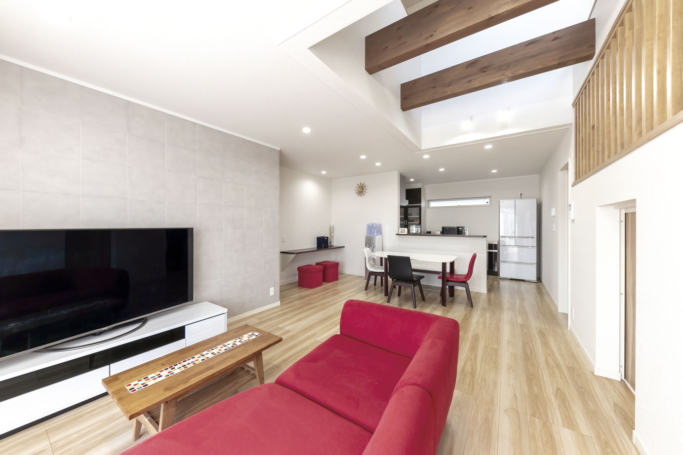 和奏建設〔わかなけんせつ〕 中2階やデッキが暮らしを彩る！外張り断熱で快適＆省エネの家の建築実例画像2