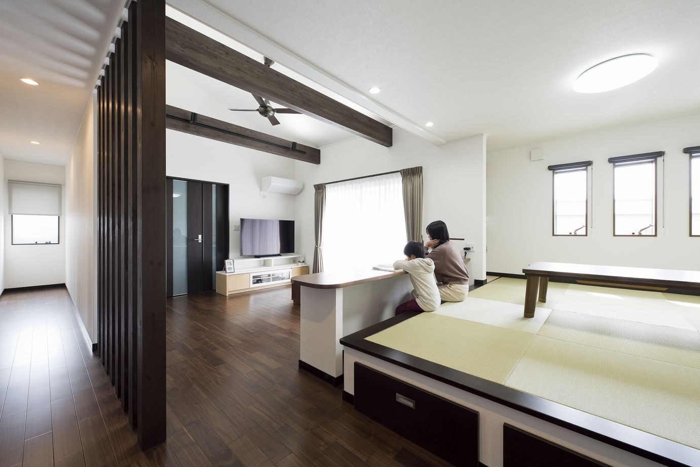 和奏建設〔わかなけんせつ〕 夏も冬もエアコン一台で快適に。家族がLDKに自然と集まる平屋の建築実例画像2