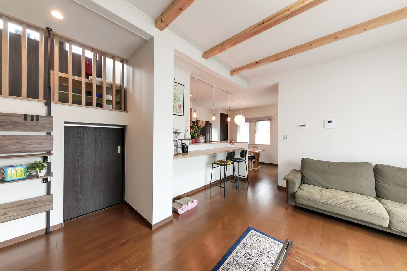 和奏建設〔わかなけんせつ〕 広々LDK×家事ラク動線が快適！冷房効率が高い外張り断熱の家の建築実例画像2