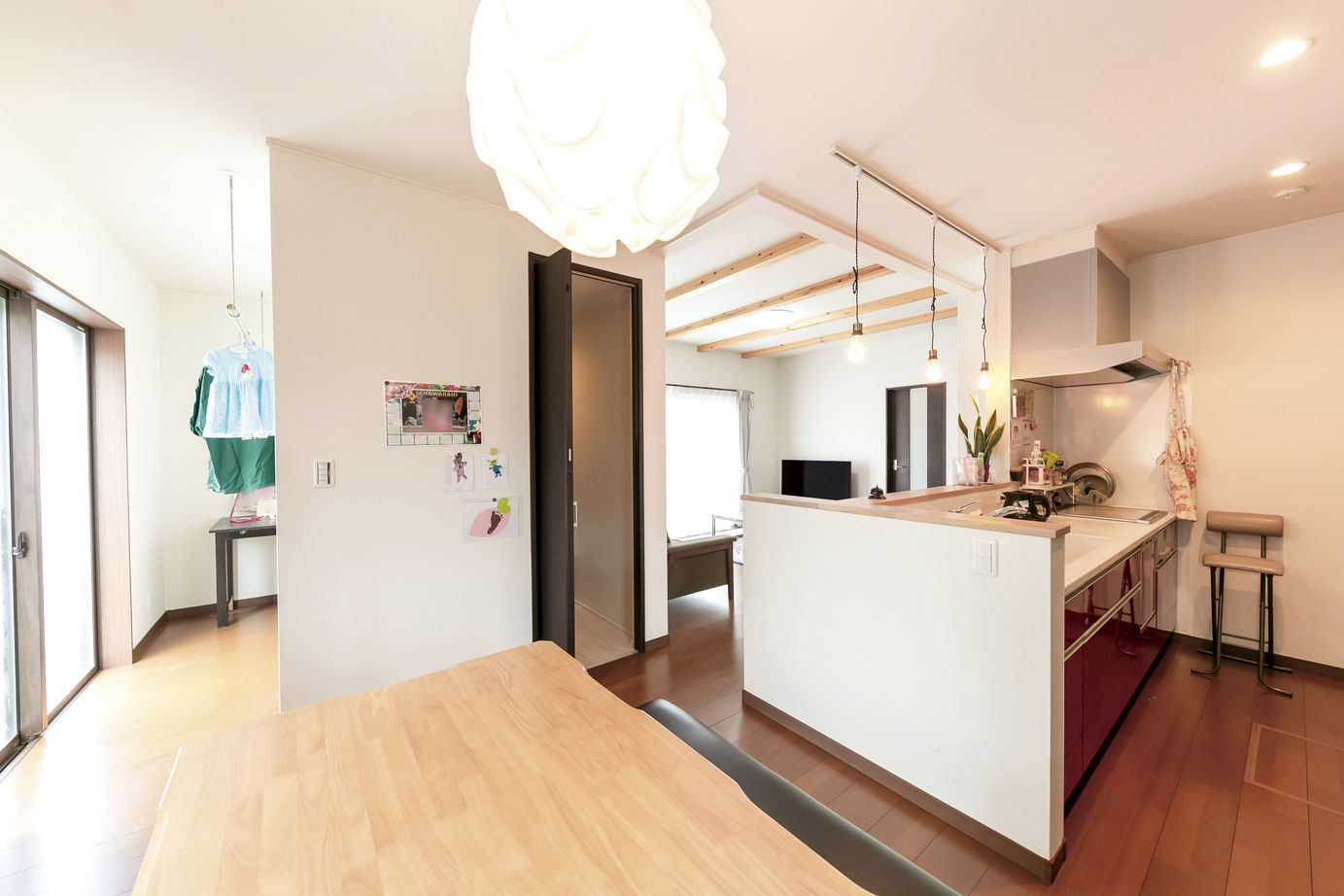 和奏建設〔わかなけんせつ〕 広々LDK×家事ラク動線が快適！冷房効率が高い外張り断熱の家の建築実例画像4