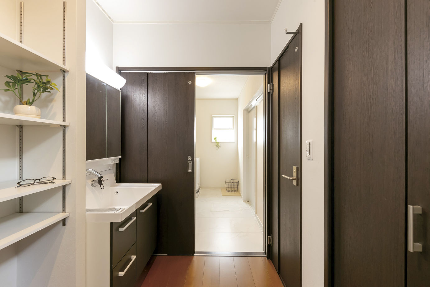 和奏建設〔わかなけんせつ〕 広々LDK×家事ラク動線が快適！冷房効率が高い外張り断熱の家の建築実例画像8