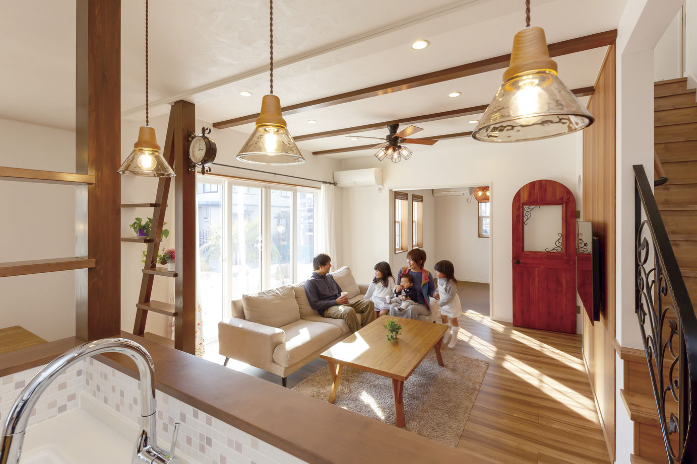 和奏建設〔わかなけんせつ〕 南仏テイストの可愛らしいデザインと快適な外張り断熱の家の建築実例画像2