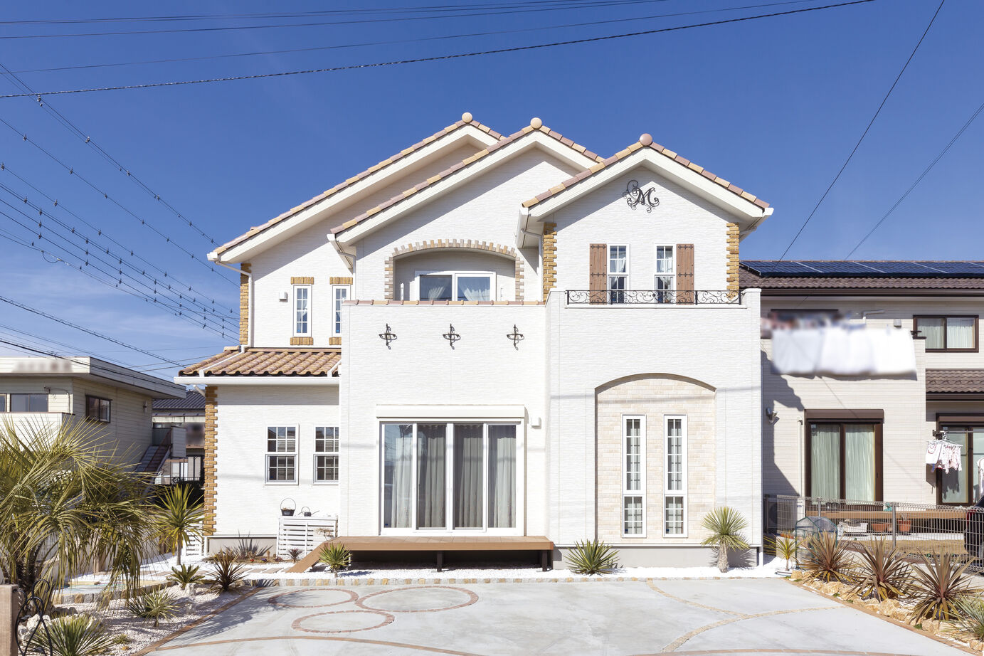 和奏建設〔わかなけんせつ〕 南仏テイストの可愛らしいデザインと快適な外張り断熱の家の建築実例画像3