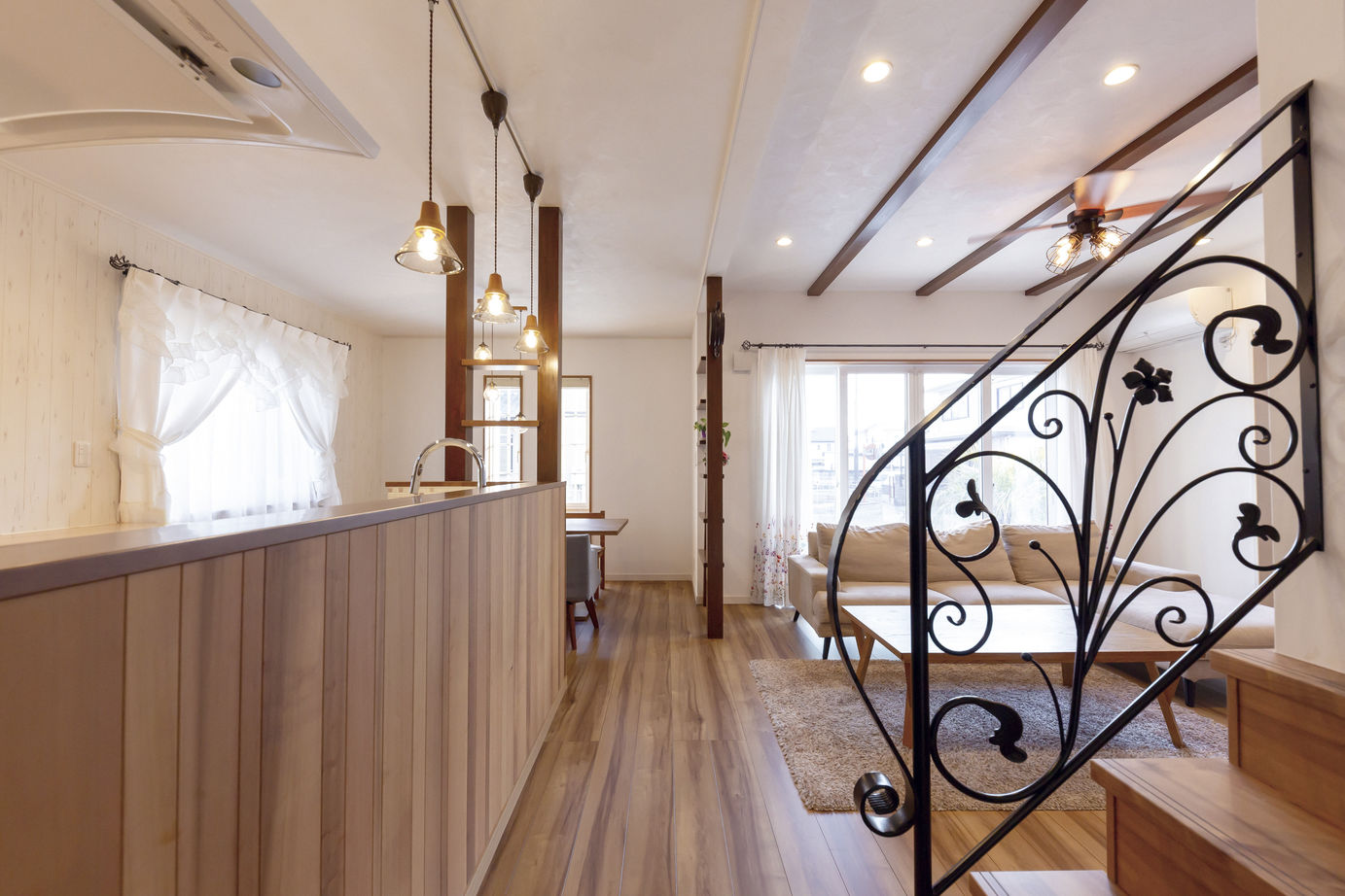 和奏建設〔わかなけんせつ〕 南仏テイストの可愛らしいデザインと快適な外張り断熱の家の建築実例画像9