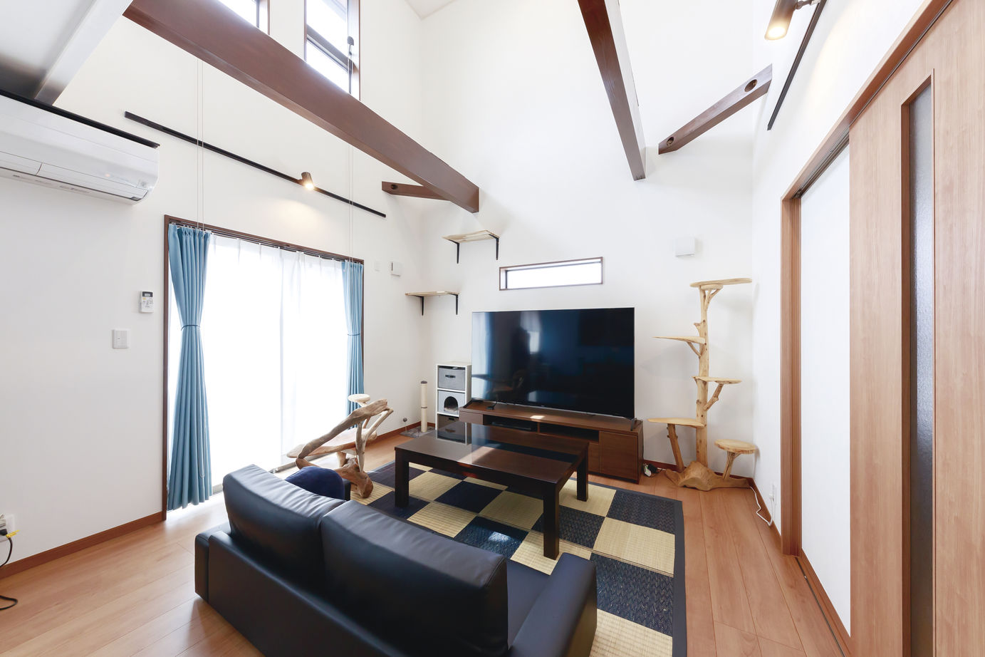 和奏建設〔わかなけんせつ〕 吹き抜けの開放感がお気に入り！猫と暮らす1年中快適な家の建築実例画像3