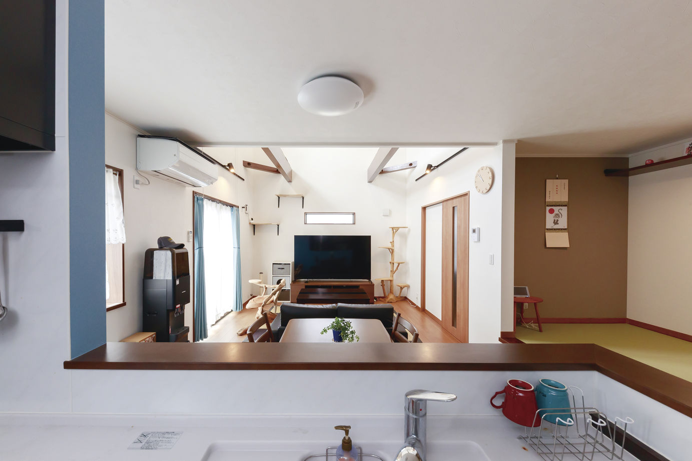 和奏建設〔わかなけんせつ〕 吹き抜けの開放感がお気に入り！猫と暮らす1年中快適な家の建築実例画像4