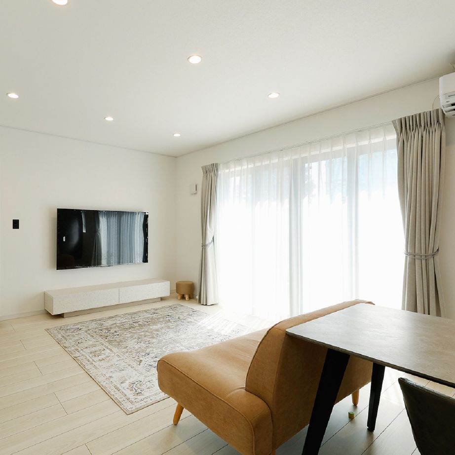 和奏建設〔わかなけんせつ〕 家事ラク&高性能で年中快適。愛車を眺めて寛げる家 / インナーガレージの建築実例画像3