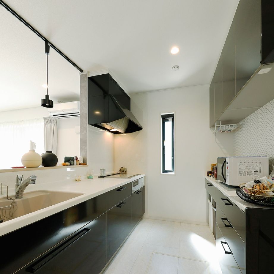 和奏建設〔わかなけんせつ〕 家事ラク&高性能で年中快適。愛車を眺めて寛げる家 / インナーガレージの建築実例画像4