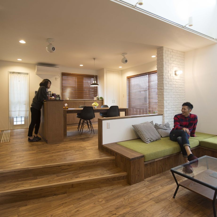 ファーストステージ　一級建築士事務所 【2500万円以下/無垢材/造作】設計士とともに創り上げる、カッコイイ×寛ぎの家の建築実例画像2