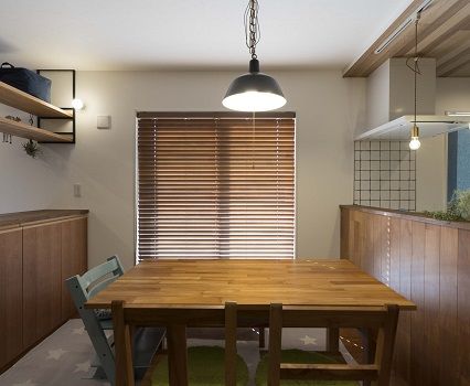 ファーストステージ　一級建築士事務所 【2500万円以下/リゾート＆アメリカン/設計士】黒のガルバリウムと木目がデザイン美の建築実例画像6