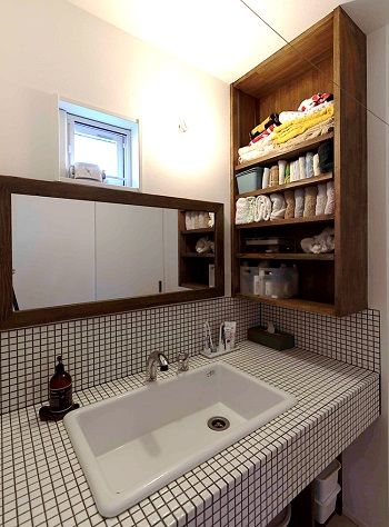 ファーストステージ　一級建築士事務所 【2500万円以下/リゾート＆アメリカン/設計士】黒のガルバリウムと木目がデザイン美の建築実例画像7