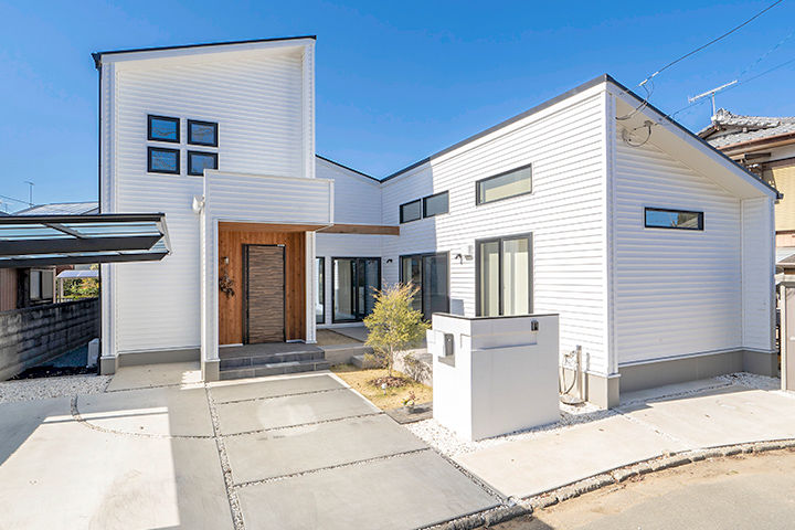 ファーストステージ　一級建築士事務所 【2000万円以下/設計士と1年/こだわり満載】キッチンを主役に設計した間取りの家の建築実例画像1