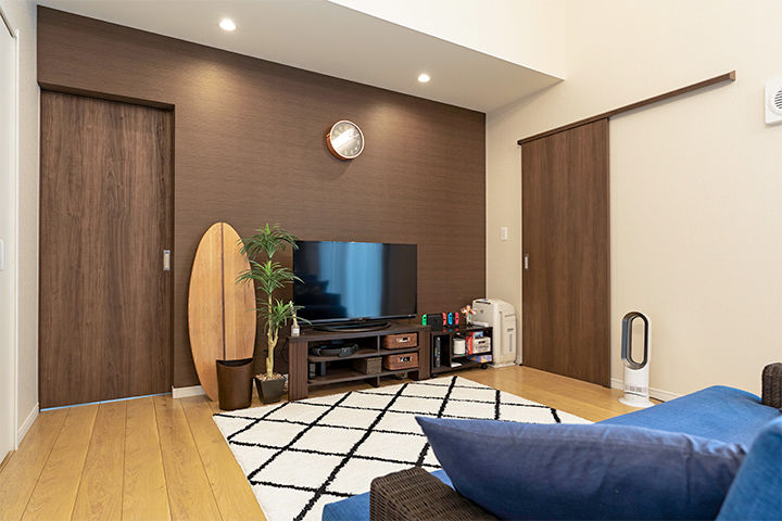 ファーストステージ　一級建築士事務所 【1700万円台/平屋/シアタールーム/バリアフリー】黒ガルバのシャープな外観の建築実例画像2