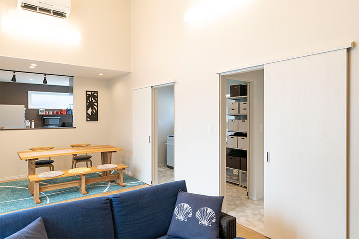 ファーストステージ　一級建築士事務所 【1700万円台/平屋/シアタールーム/バリアフリー】黒ガルバのシャープな外観の建築実例画像6