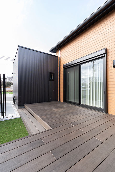 ファーストステージ　一級建築士事務所 【1700万円台/平屋/シアタールーム/バリアフリー】黒ガルバのシャープな外観の建築実例画像8