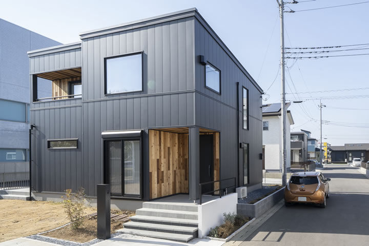 ファーストステージ　一級建築士事務所 【1800万円台/主役はアイランドキッチン/猫と暮らす】漆喰の壁に囲まれた快適LDKの家の建築実例画像1