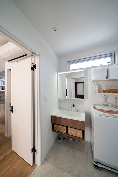 ファーストステージ　一級建築士事務所 【1800万円台/主役はアイランドキッチン/猫と暮らす】漆喰の壁に囲まれた快適LDKの家の建築実例画像6