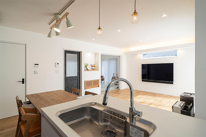 ファーストステージ　一級建築士事務所 【1800万円台/主役はアイランドキッチン/猫と暮らす】漆喰の壁に囲まれた快適LDKの家の建築実例画像9