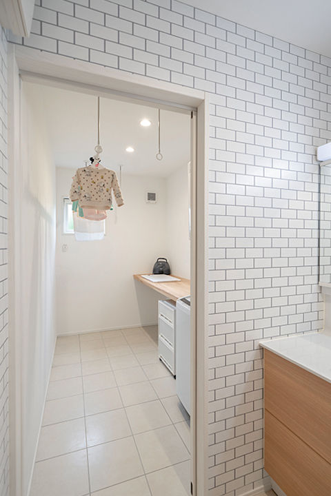 ファーストステージ　一級建築士事務所 【1900万台/平屋/セパレート間取り/経年変化の美】外観を美しく保てる天井の高い平屋の建築実例画像4