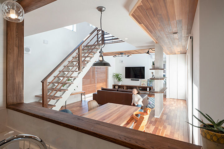 ファーストステージ　一級建築士事務所 【1800万台/渡り廊下/オリジナルドア/漆喰】青空に映えるアメリカンスタイルの家の建築実例画像9