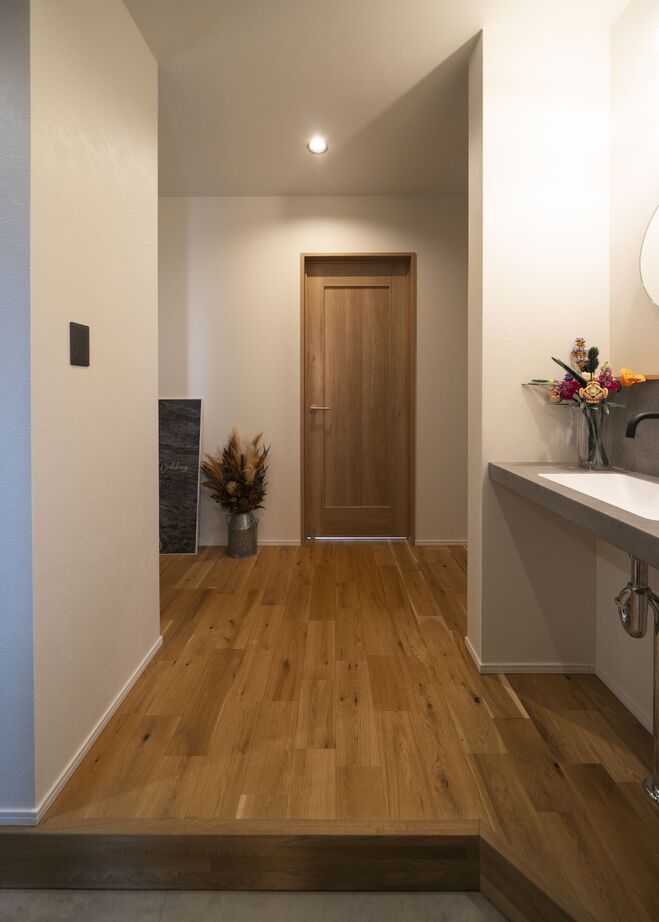 ファーストステージ　一級建築士事務所 【平屋31坪｜生活・プライべート空間を分けた間取り｜植物と暮らす土間空間】憧れをカタチにした勾配天井の建築実例画像9