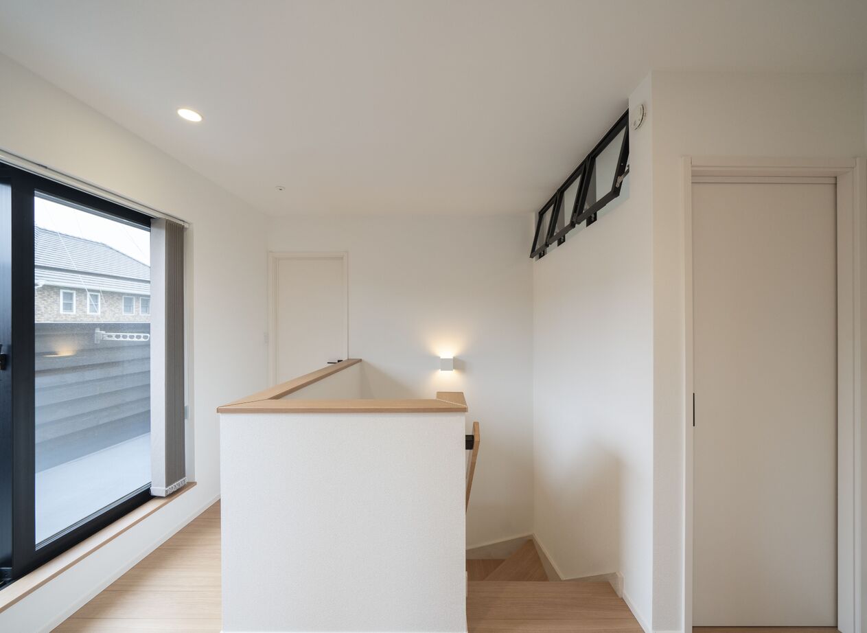 ファーストステージ　一級建築士事務所 【平屋タイプとしても暮らせる｜庭を囲むL字形｜ラフに使える土間収納】将来を見据えた設計の家の建築実例画像8