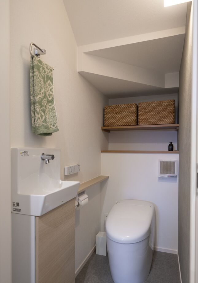 ファーストステージ　一級建築士事務所 【平屋タイプとしても暮らせる｜庭を囲むL字形｜ラフに使える土間収納】将来を見据えた設計の家の建築実例画像9