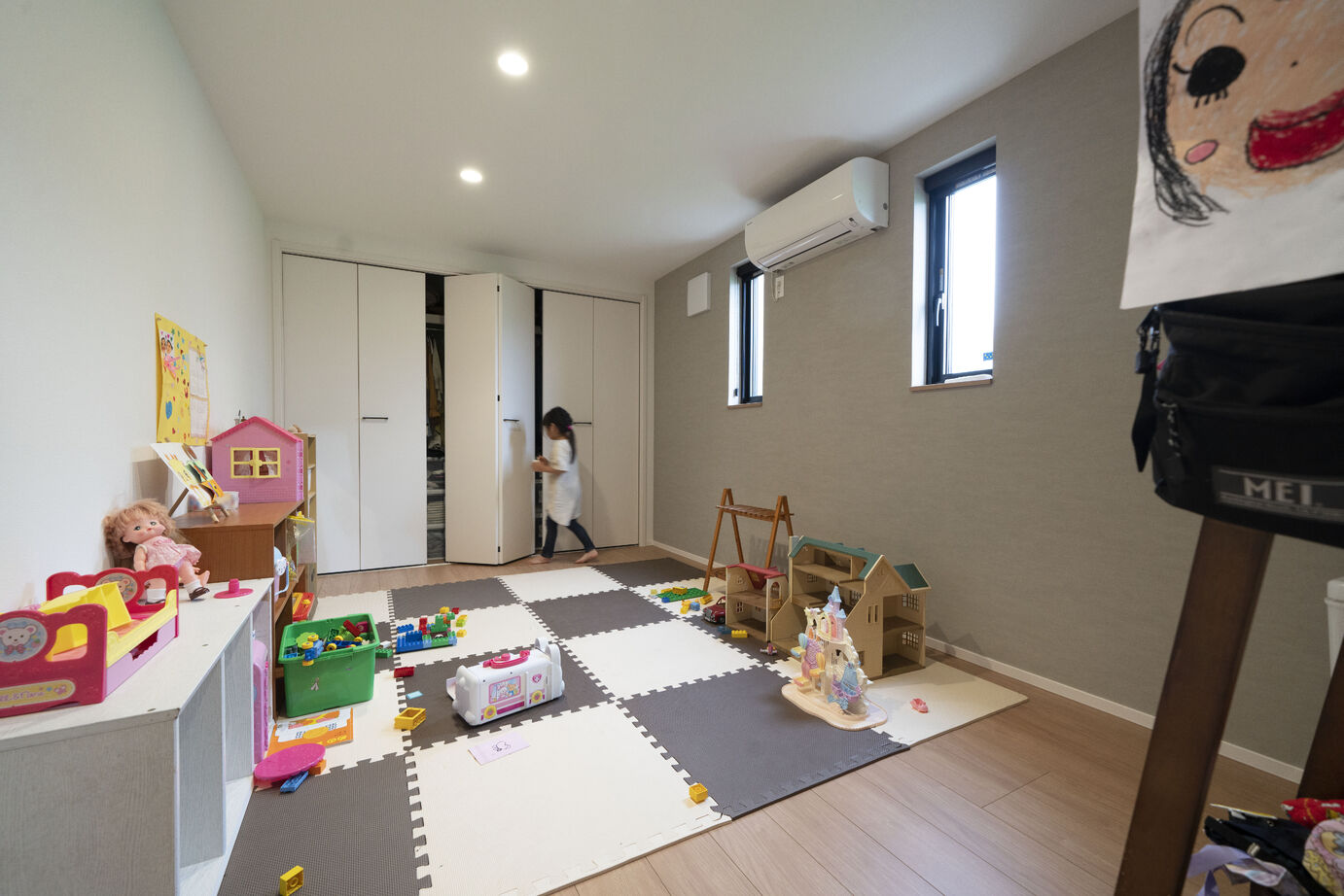 ファーストステージ　一級建築士事務所 【平屋タイプとしても暮らせる｜庭を囲むL字形｜ラフに使える土間収納】将来を見据えた設計の家の建築実例画像10