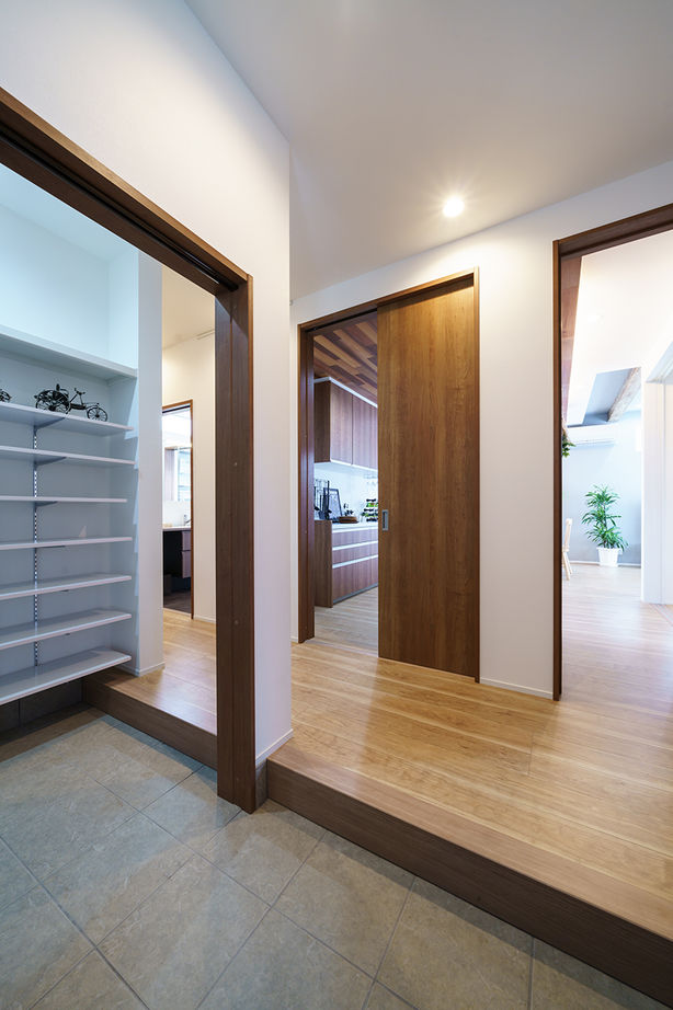 Yoshikawa architecture/吉川建築 【家事ラク動線｜ウッディテイスト｜適材適所の収納術｜造作家具】さまざまな工夫で子育ても楽しくの建築実例画像10