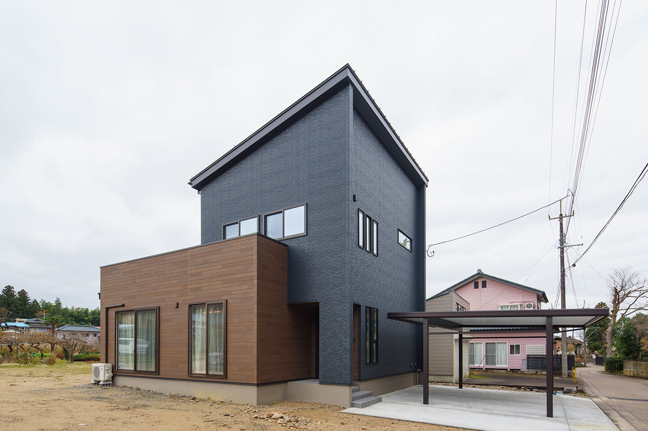Yoshikawa architecture/吉川建築 【ゆとりの家事動線｜サンルーム｜収納充実｜シックなデザイン】水回りを直線上に配置し動線がスムーズの建築実例画像4