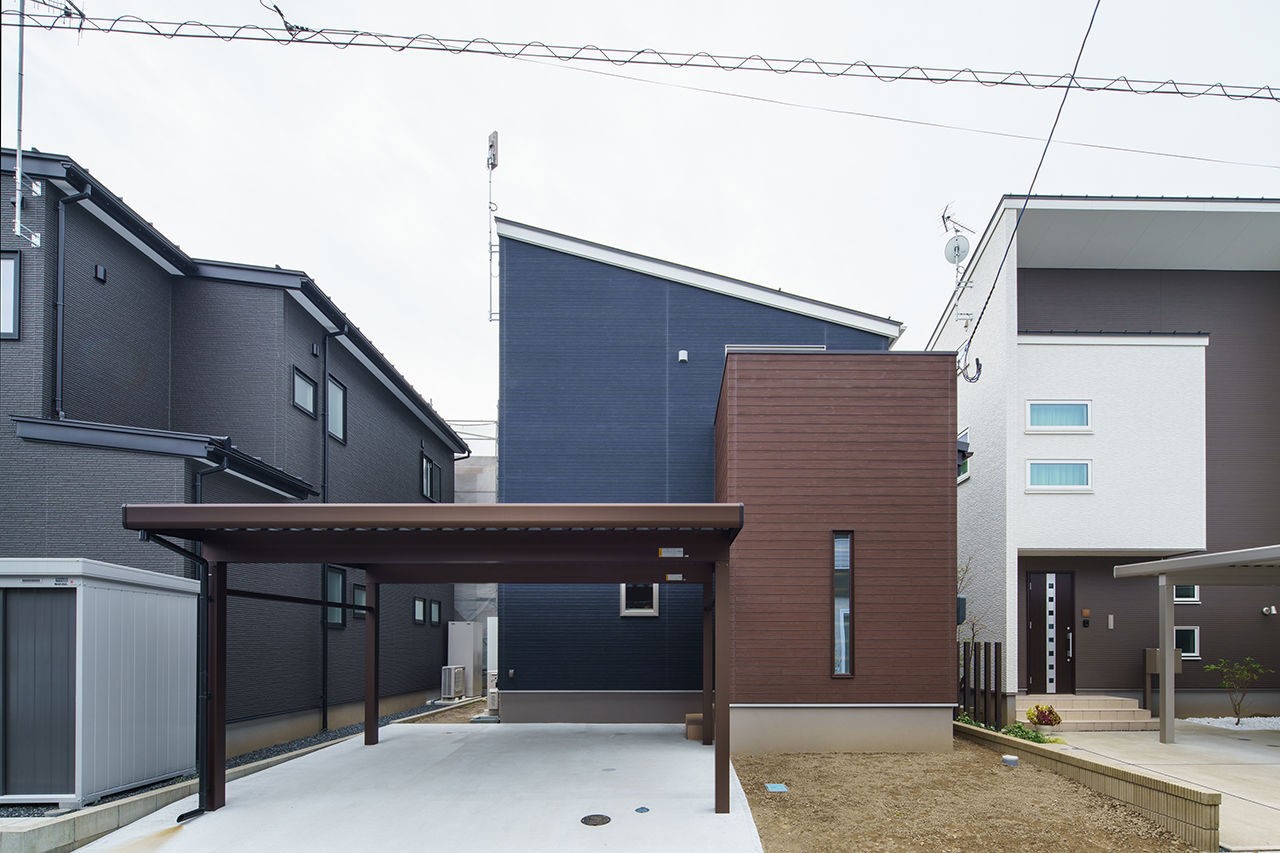 Yoshikawa architecture/吉川建築 【ダウンフロアリビング｜天井高3ｍ｜階段下収納｜ナチュラルデザイン】メリハリのある空間使いの建築実例画像6