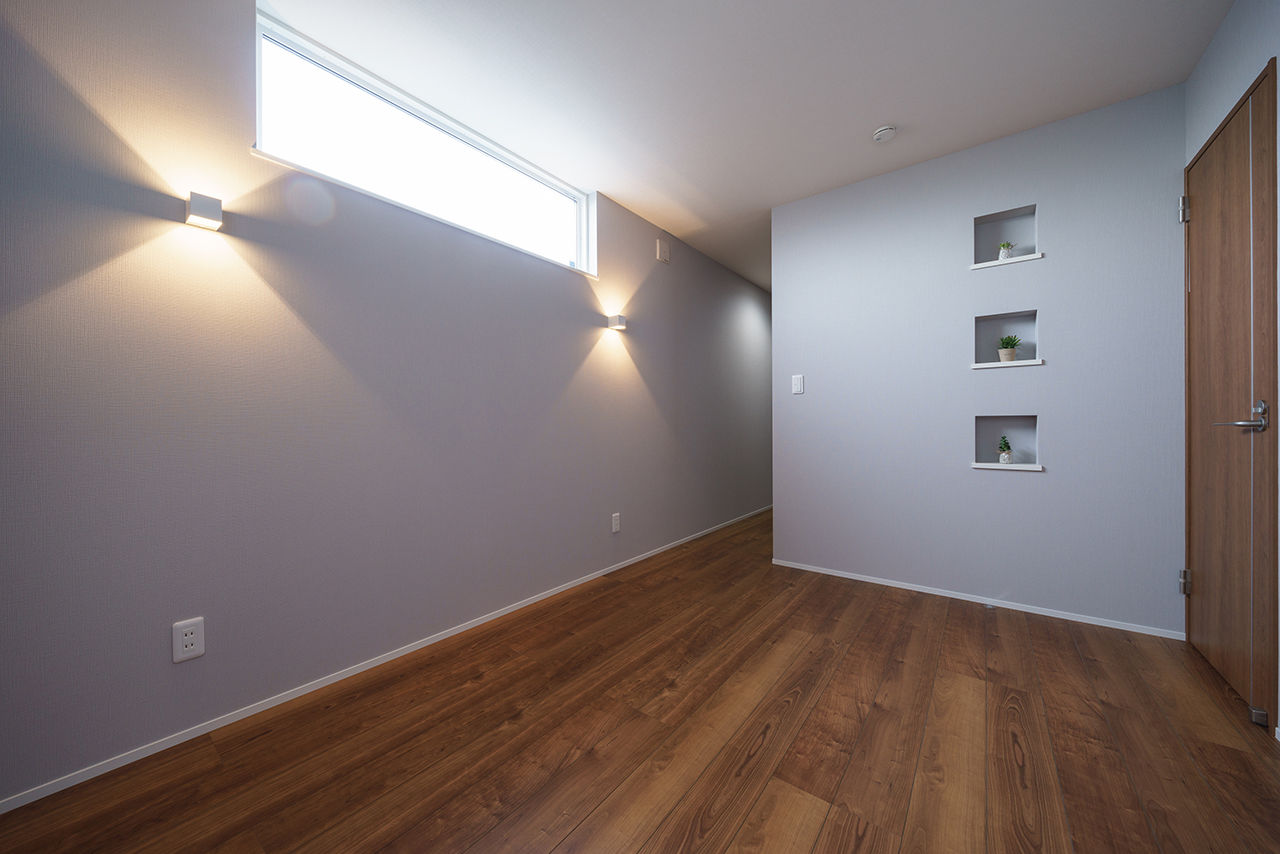 Yoshikawa architecture/吉川建築 【ダウンフロアリビング｜天井高3ｍ｜階段下収納｜ナチュラルデザイン】メリハリのある空間使いの建築実例画像8
