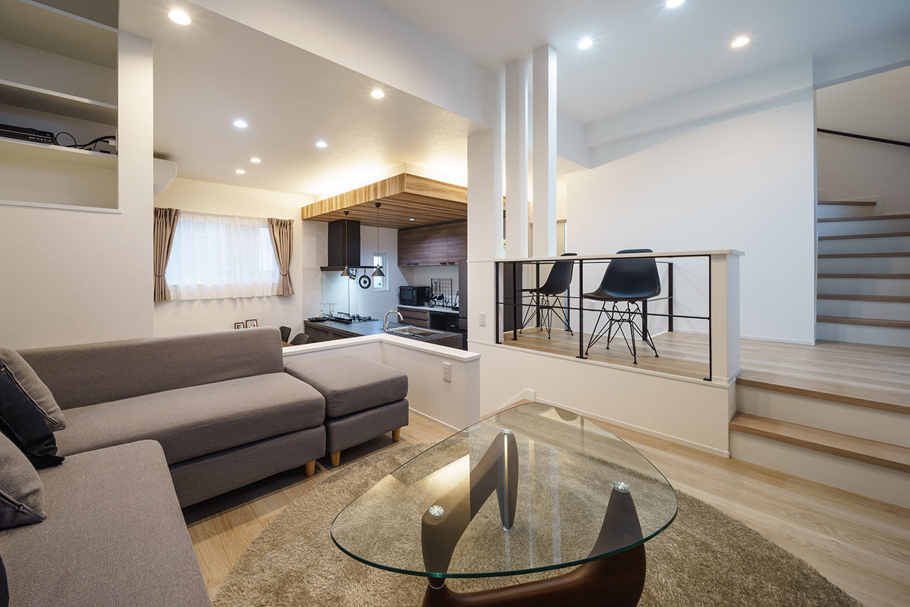 Yoshikawa architecture/吉川建築 【こだわりキッチン｜スキップフロア｜スピーカー機能搭載ダウンライト】キッチンを主役に考えた家の建築実例画像5