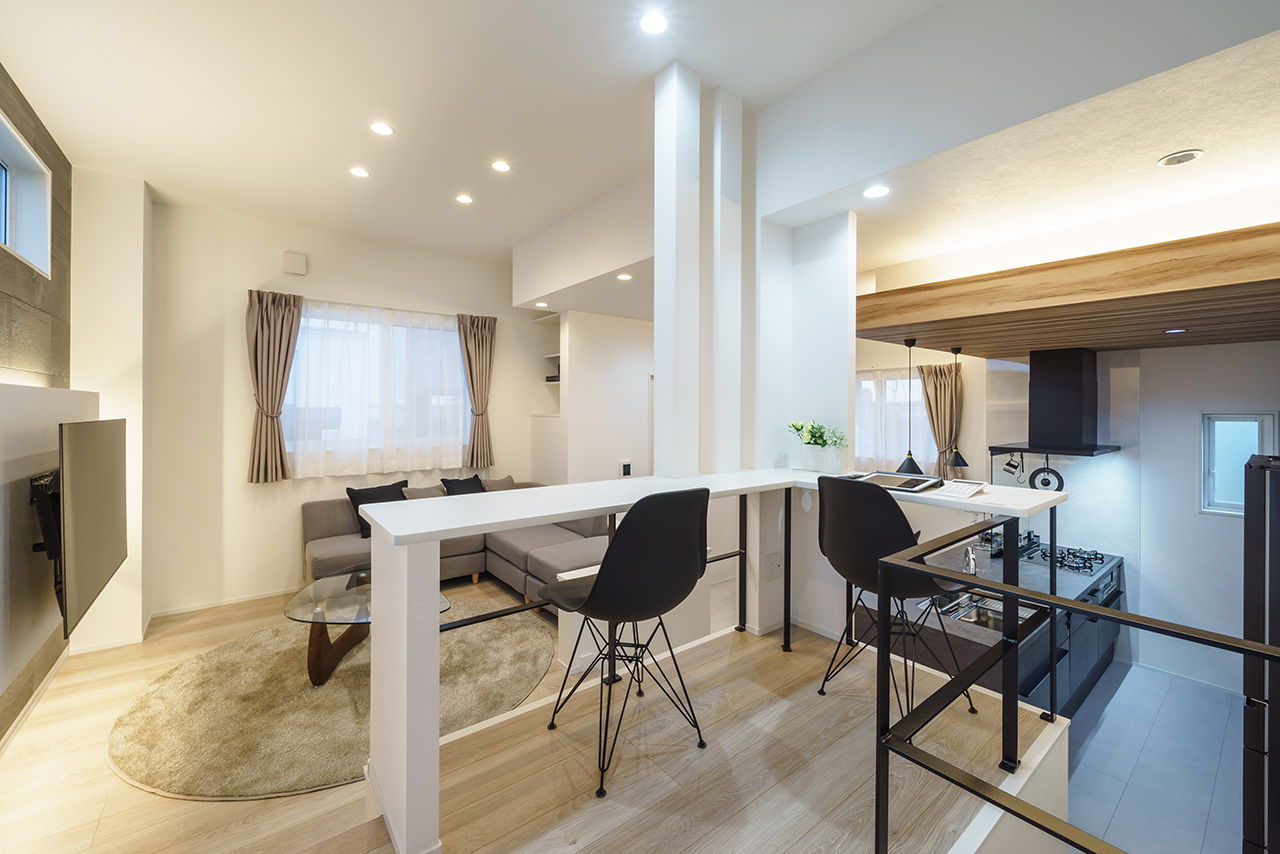 Yoshikawa architecture/吉川建築 【こだわりキッチン｜スキップフロア｜スピーカー機能搭載ダウンライト】キッチンを主役に考えた家の建築実例画像6