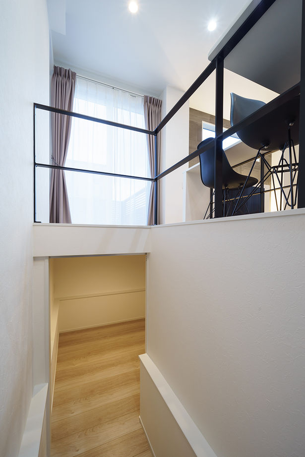 Yoshikawa architecture/吉川建築 【こだわりキッチン｜スキップフロア｜スピーカー機能搭載ダウンライト】キッチンを主役に考えた家の建築実例画像7