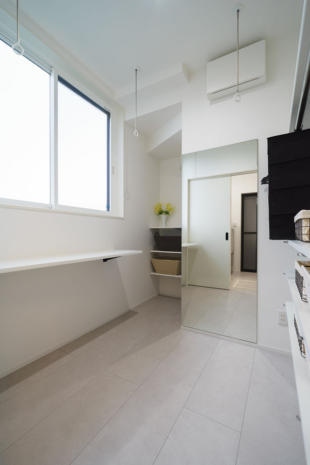 Yoshikawa architecture/吉川建築 【こだわりキッチン｜スキップフロア｜スピーカー機能搭載ダウンライト】キッチンを主役に考えた家の建築実例画像9