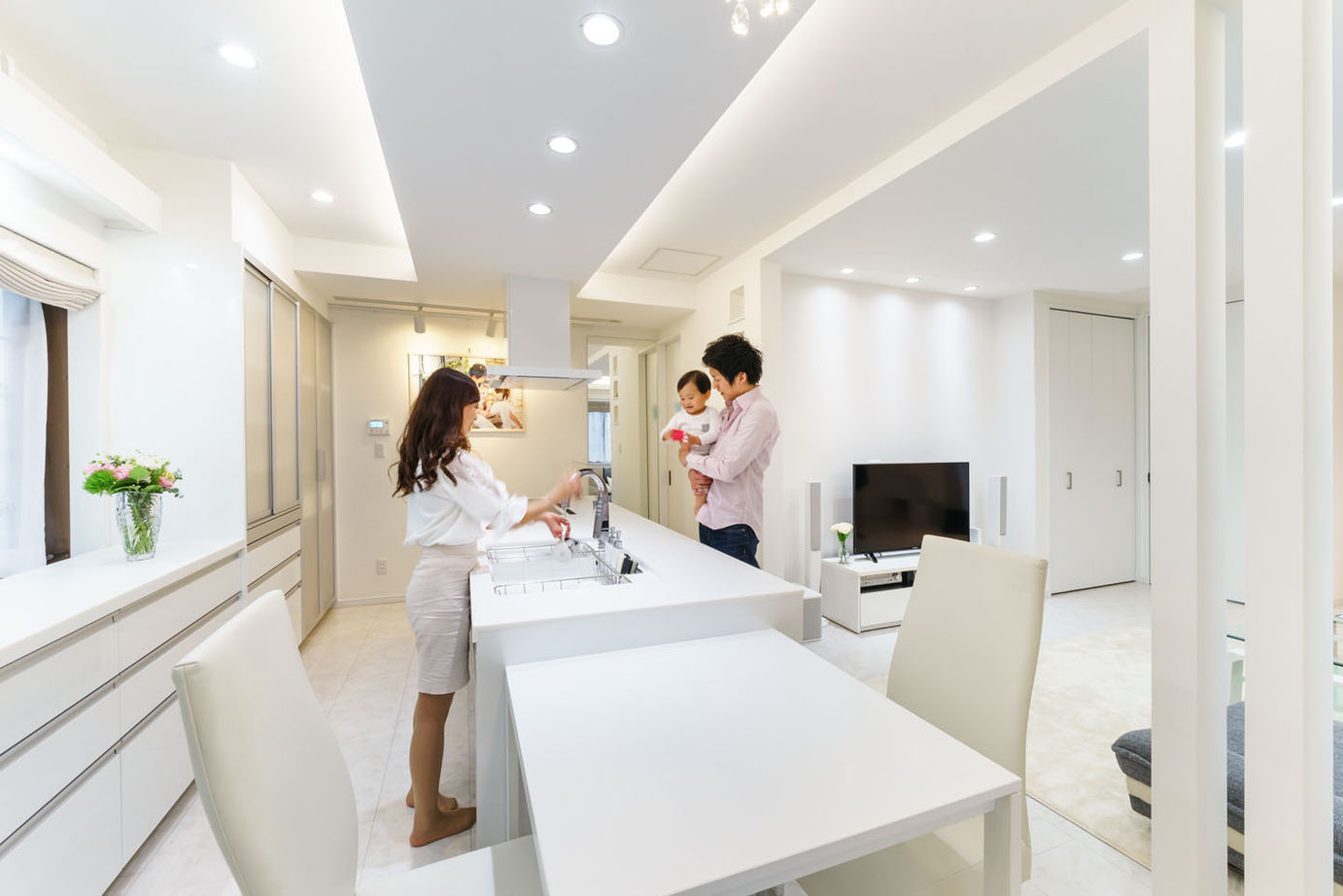 Yoshikawa architecture/吉川建築 【2000万円台/アイランドキッチン/ドレッシングルーム】開放感のあるクールホワイトの家の建築実例画像2