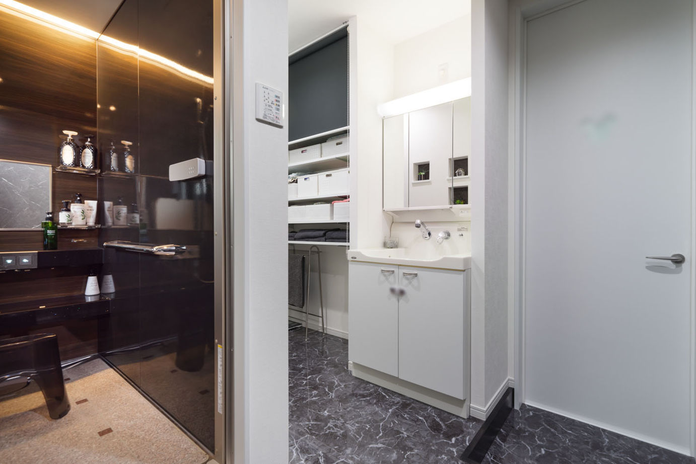 Yoshikawa architecture/吉川建築 【2000万円台/アイランドキッチン/ドレッシングルーム】開放感のあるクールホワイトの家の建築実例画像7