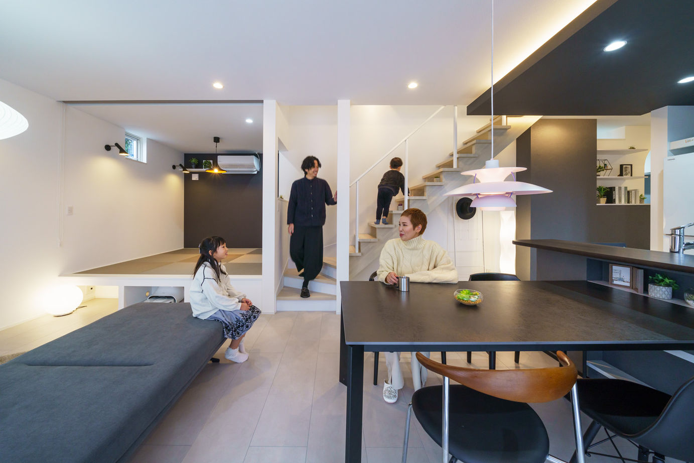 Yoshikawa architecture/吉川建築 【2000万円台/ヌック/収納充実】リビング階段、小上がりの畳みスペースで家族の時間を大切にする家の建築実例画像2