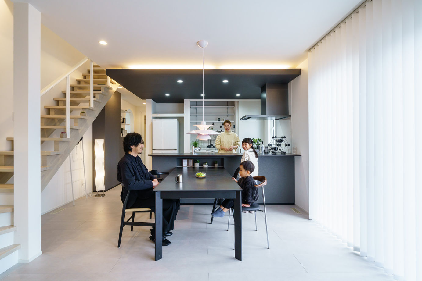 Yoshikawa architecture/吉川建築 【2000万円台/ヌック/収納充実】リビング階段、小上がりの畳みスペースで家族の時間を大切にする家の建築実例画像3