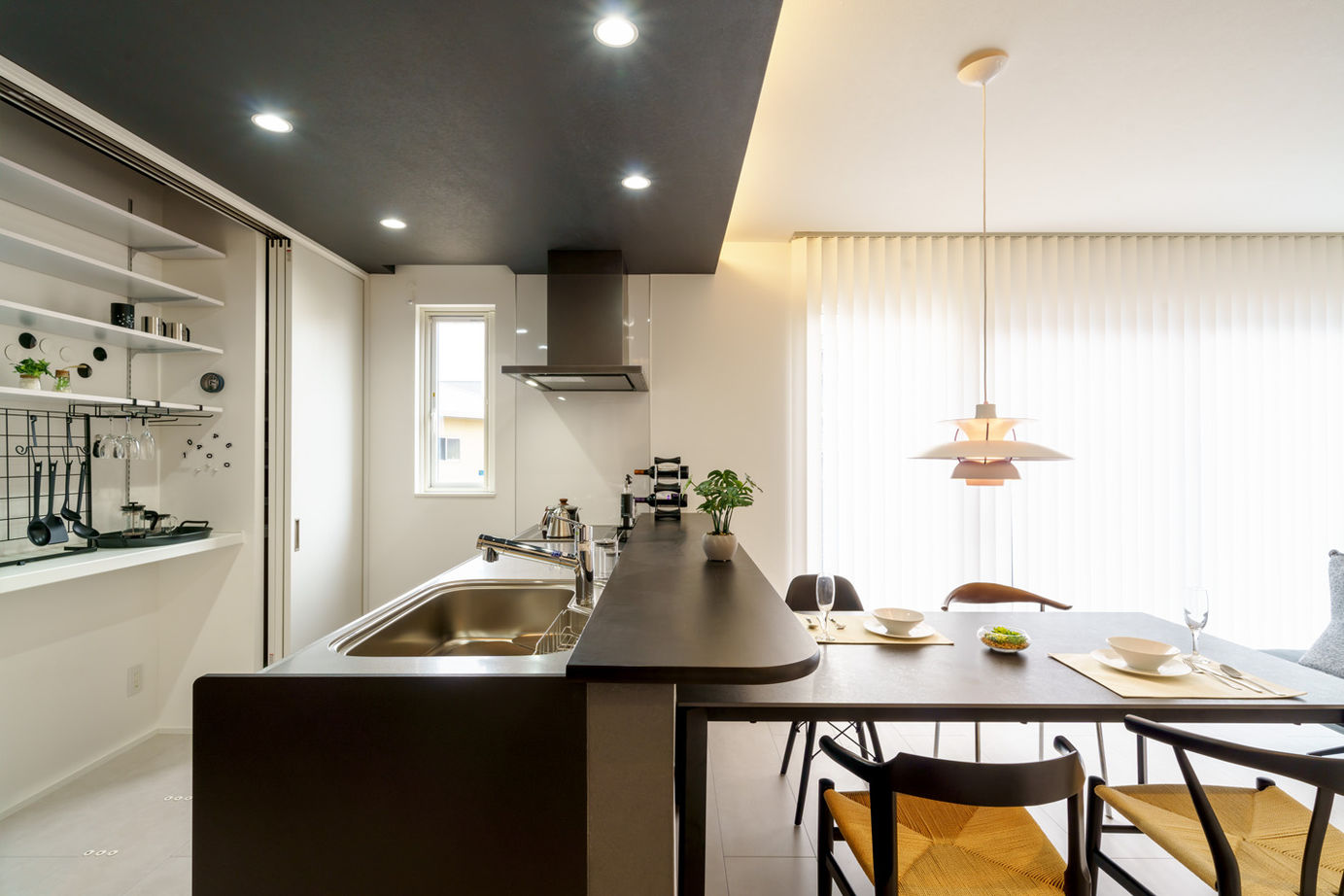 Yoshikawa architecture/吉川建築 【2000万円台/ヌック/収納充実】リビング階段、小上がりの畳みスペースで家族の時間を大切にする家の建築実例画像4