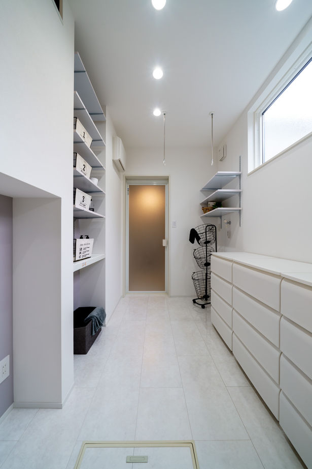 Yoshikawa architecture/吉川建築 【2000万円台/ヌック/収納充実】リビング階段、小上がりの畳みスペースで家族の時間を大切にする家の建築実例画像6