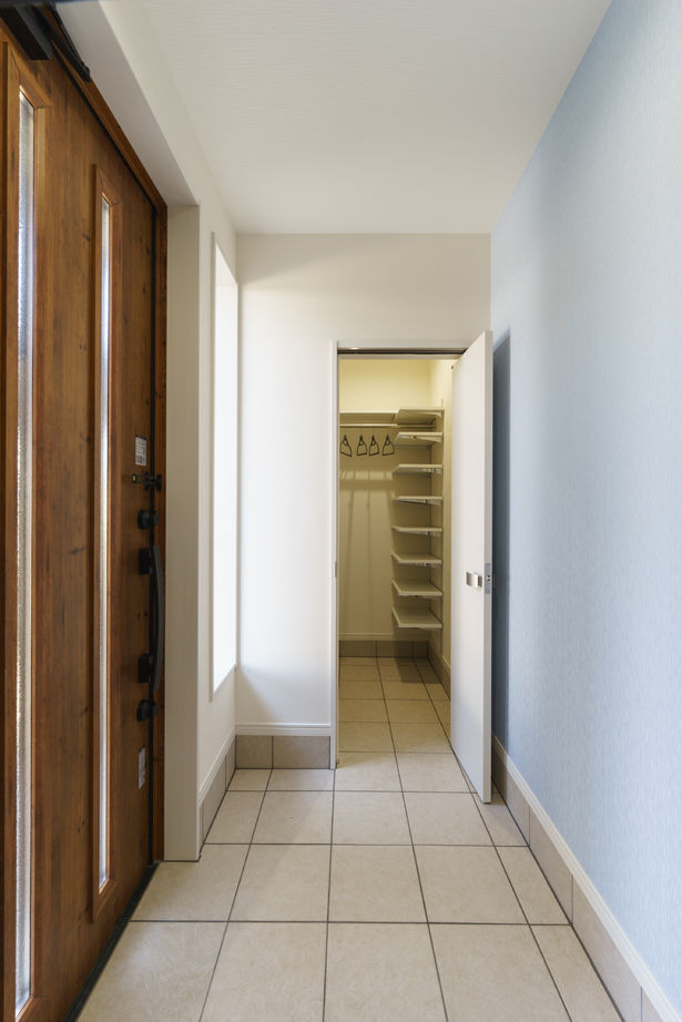 Yoshikawa architecture/吉川建築 【2000万円台/2階リビング】2階リビングのホワイトクールな家の建築実例画像6