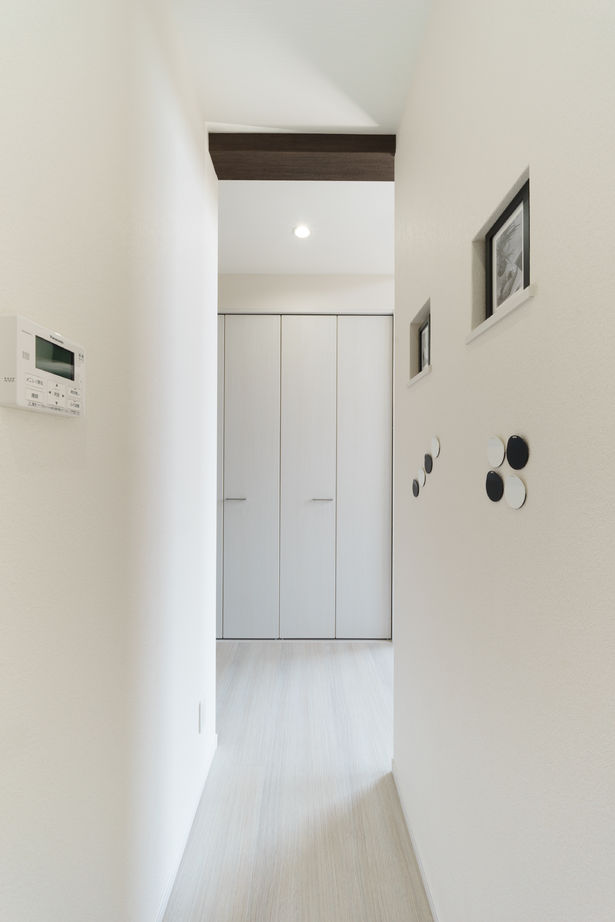 Yoshikawa architecture/吉川建築 【2000万円台/2階リビング】2階リビングのホワイトクールな家の建築実例画像7