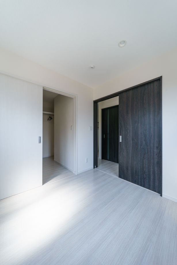 Yoshikawa architecture/吉川建築 【2000万円台/2階リビング】2階リビングのホワイトクールな家の建築実例画像8